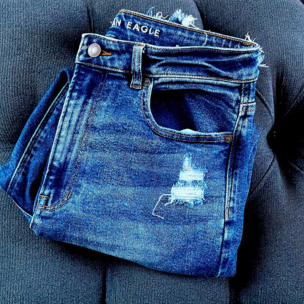 Anerican Eagle Highest rise mom jean. Size 10(short). Stretch